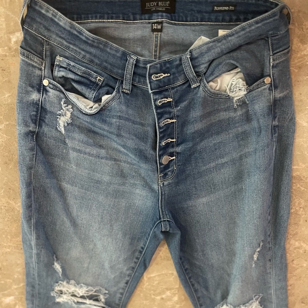 14w Judy Blue Boyfriend Fit Distressed Jeans